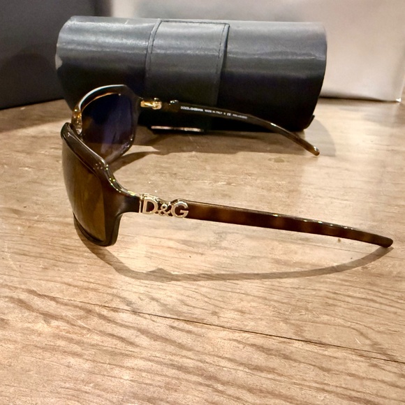 DOLCE & GABBANA Tortoise Frame Sunglasses, Case Included main image 5